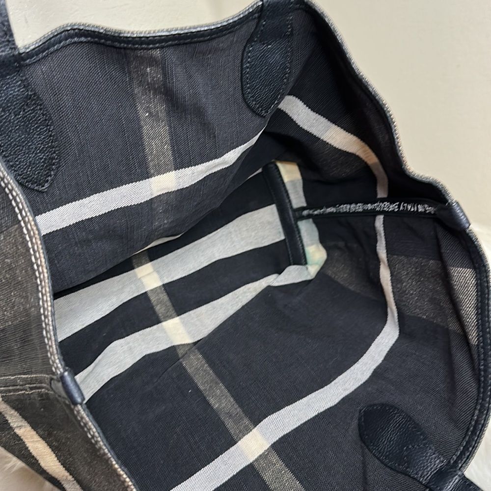 💯 Authentic Burberry Doodle Tote🍀 - Picture 9 of 16
